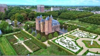 Kasteel Assumburg in de zon vandaag 