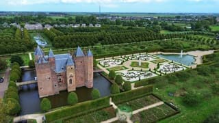 Kasteel Assumburg in Heemskerk vandaag in de zon 