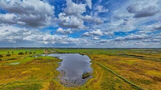Het LOFAR gebied zon wolken en wind einde van de middag 