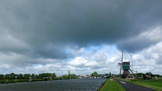 Donkere wolken.