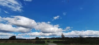 Felle opklaringen en stapelwolken 