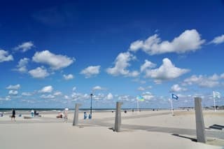 prachtig blauw op het strand