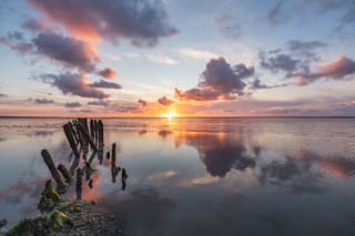 zonsondergang t skoar bij ternaard op het wad