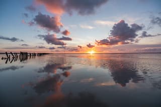 zonsondergang t skoar bij ternaard op het wad