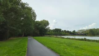 Het gras kleurt opnieuw groen .