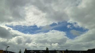 Er vallen gaten in het wolkendek 