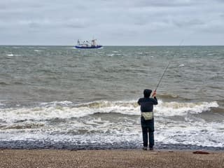 Een visser en een vissersboot..