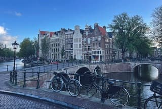 Om half negen is het mooi blauw met een lekker briesje