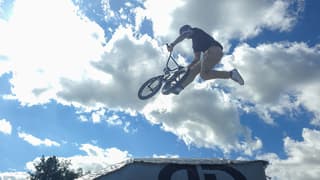 Acrobatiek in de wolken