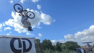Ondersteboven in de wolken