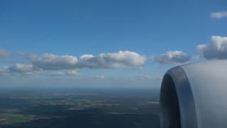 Wolkenstraatjes boven Eindhoven