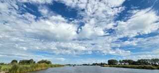Prachtige wolken boven de pkas