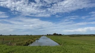 Wolkjes en blauwe lucht 
