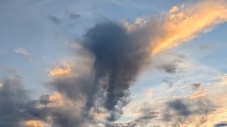 Prachtige Mammatuswolken in de avond 
