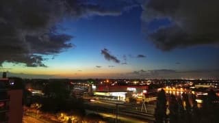 Gaatje in de bewolking boven Beverwijk 