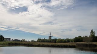 (sluier)bewolking rond 12.00 uur