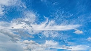 In de middag schitterende sluierbewolking 