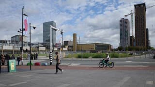 Zon, wolken en vriendelijk weer in Eindhoven rond middaguur 