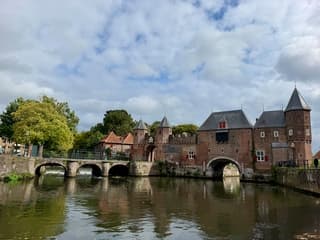 Zon en wolken bij de Koppelpoort.