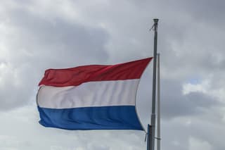 Stevige wind aan zee 