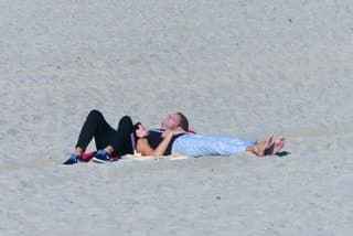 Mijmeren in de zon op het strand