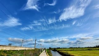 Sluierbewolking verenwolken en stapelwolken 