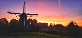 Molen de Veer in Haarlem vanmorgen vroeg in de ochtend zon 