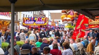 Volle terrassen op de kermis