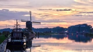 Zonsopkomst aan het Merwedekanaal 