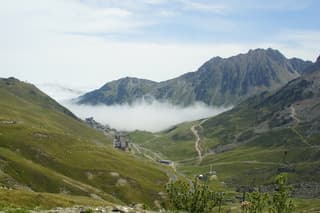 Hoe het bewolkt is in het dal 