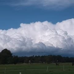 Onweer met hagel en regen op komst.