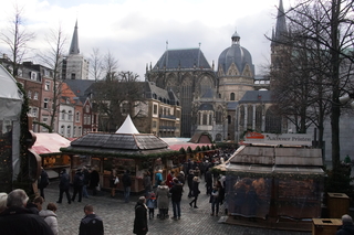 Drukte op de kerstmarkt