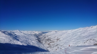Stralend winterweer in Franse Alpen
