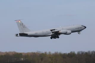 20190405 Amerikaanse Luchtmacht KC-135 bij vertrek van vlb Eindhoven bij mooi weer