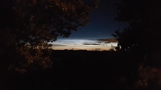 Lichtende nachtwolken 