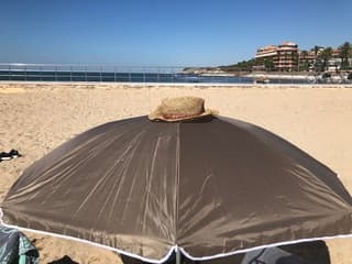 Ook een zonneparasol verdient een beetje schaduw 