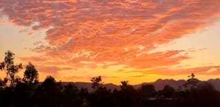 Zonsondergang met wolken in Egypte