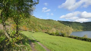 Vulkaaneifel Meerfeld Duitsland, fraai weer 16.00 uur.