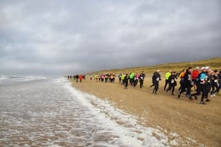 Harde wind, grauw en zware halve marathon 