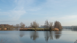 Rust langs de waterkant