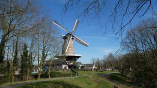 de emmamolen in nieuwkuyk in de zon