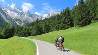 Alpen: zomers begin, vanmiddag buien