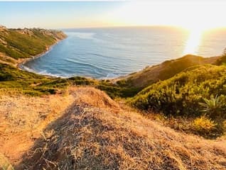 Bergen met Zon op een eiland in Thailand