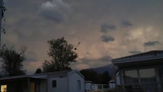 Donkere luchten en flink wat onweer boven Albertville gisteravond. Hier bleef het rustig 