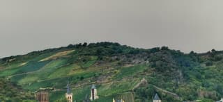 Grijs boven de heuvels 