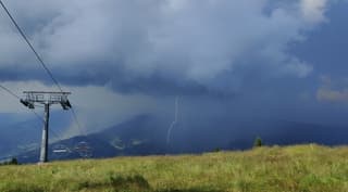 Onweersbui boven Alpen!