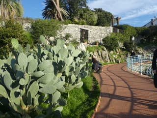 Op een mooie winterdag langs de Italiaanse kust