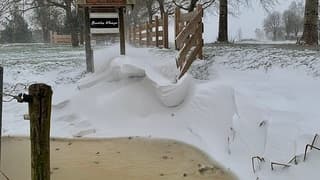 Kunstige vormen door sneeuw en wind
