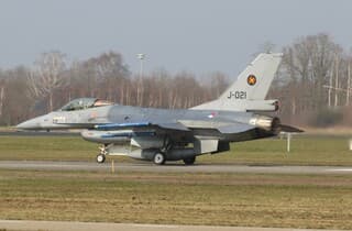 20210324 Een Koninklijke Luchtmacht F-16  op vlb Volkel bij mooi weer tijdens vertrek.