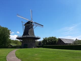 Zon en een paar wolkjes 